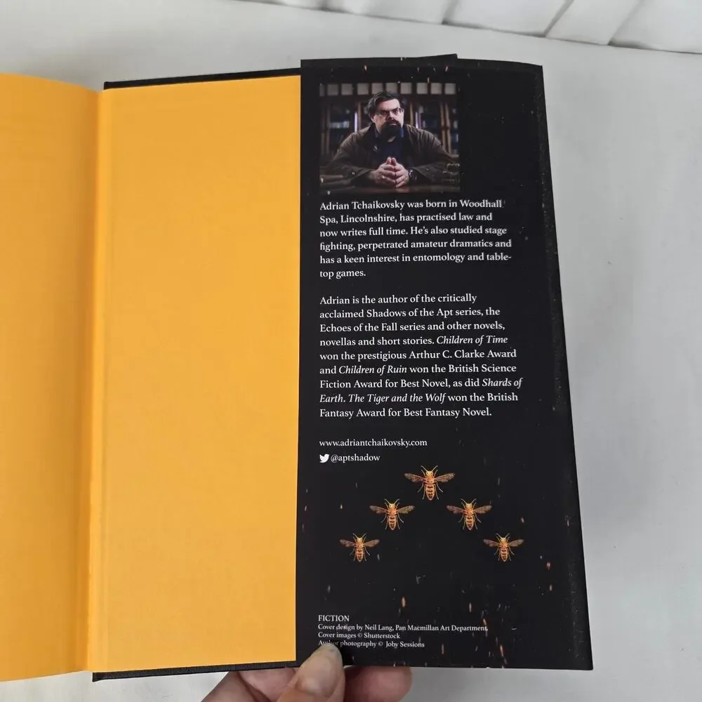 Empire in Black and Gold : The Days of Peace are Over by Adrian Tchaikovsky HC